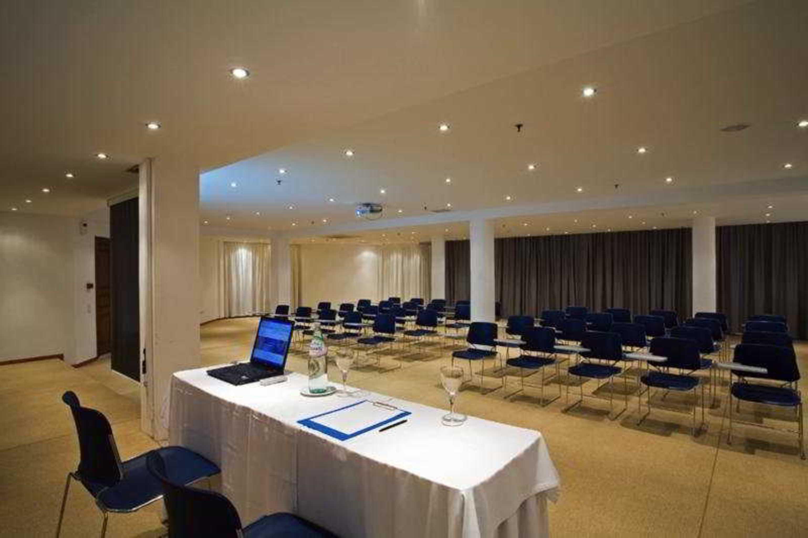 The Majestic Hotel Fira  Facilidades foto